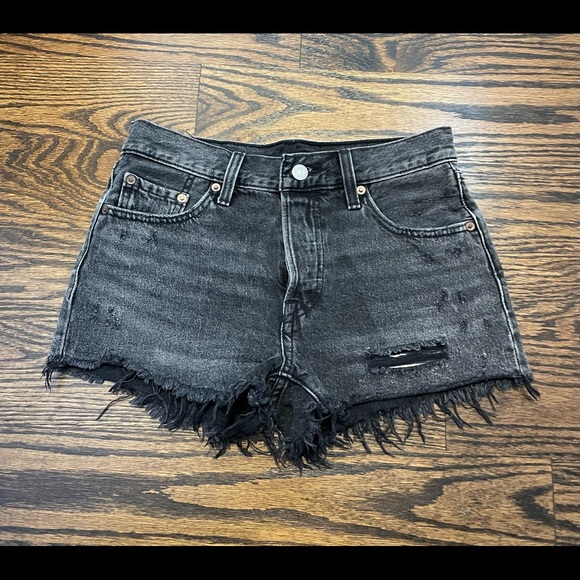 Black Levi’s Denim Shorts!! - Picture 1 of 4